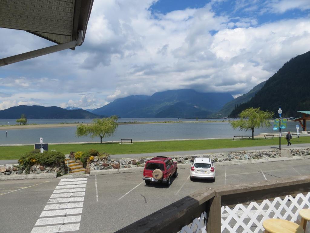 Harrison Village Motel Harrison Hot Springs Exteriör bild