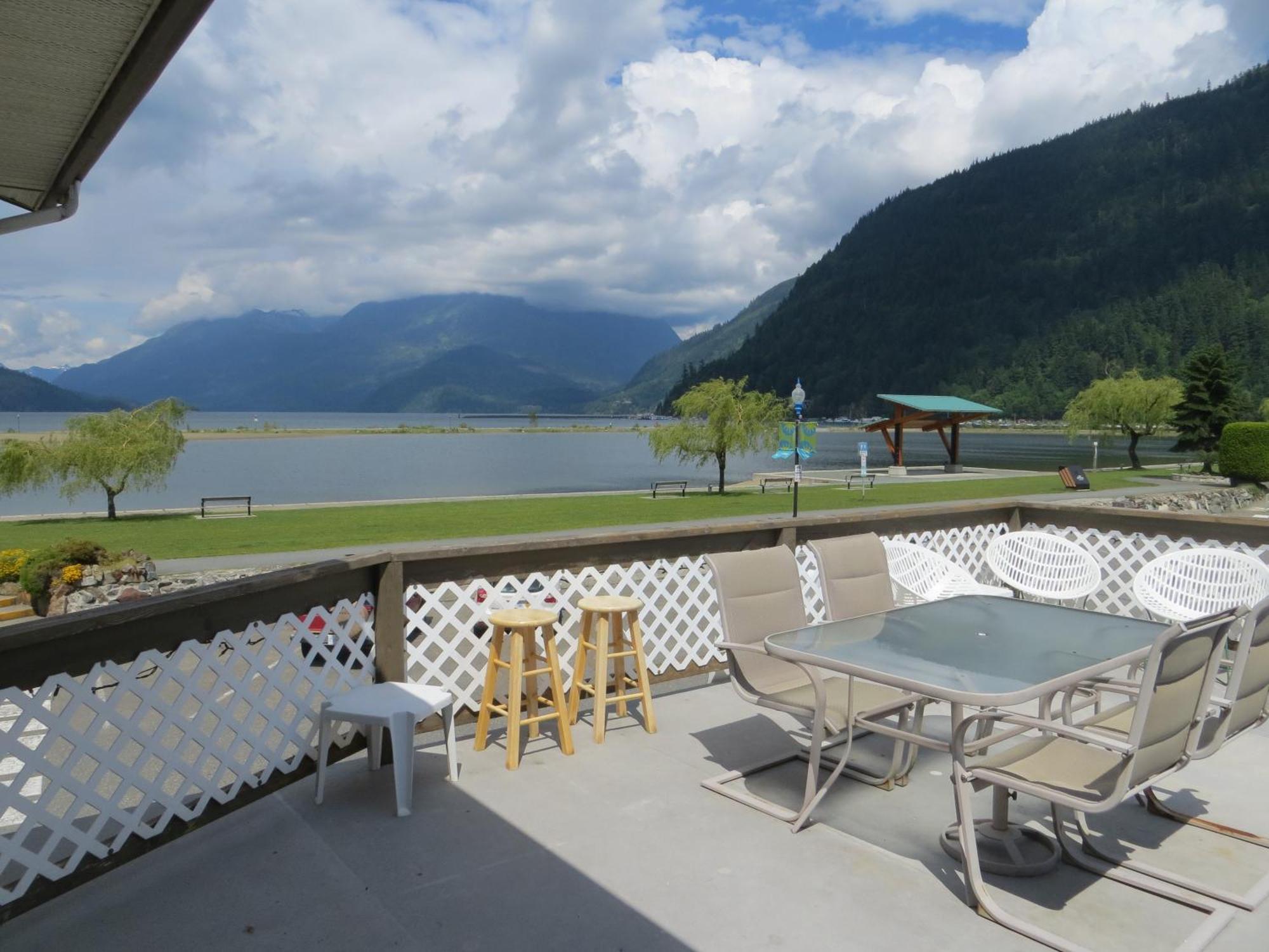 Harrison Village Motel Harrison Hot Springs Exteriör bild