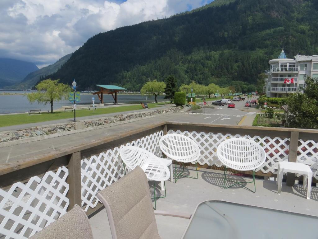 Harrison Village Motel Harrison Hot Springs Exteriör bild