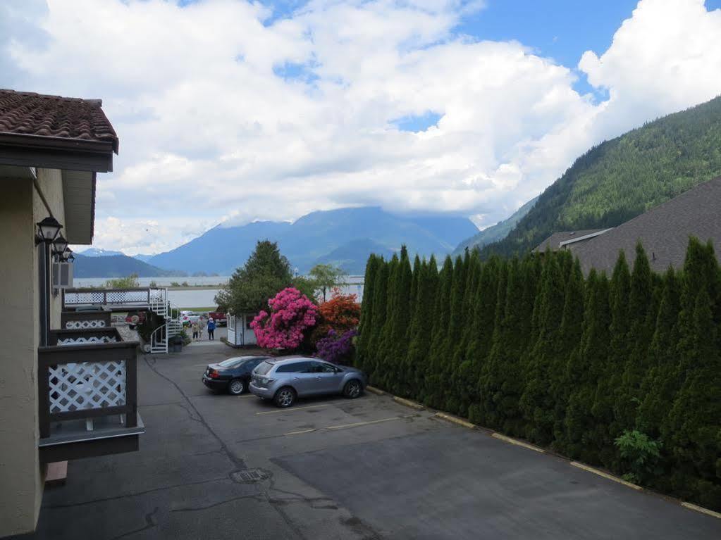 Harrison Village Motel Harrison Hot Springs Exteriör bild